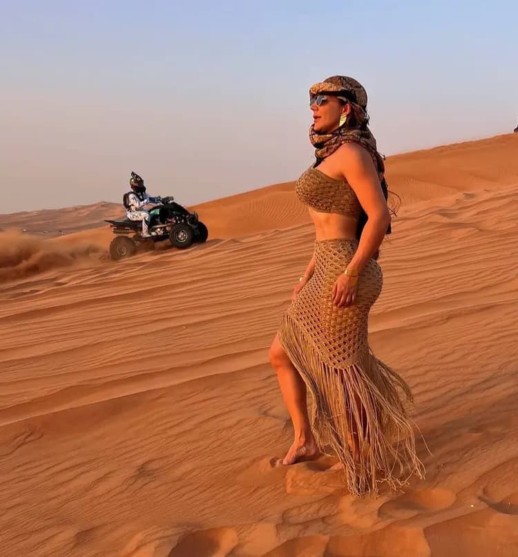 Guest in the desert with a quad bike behind