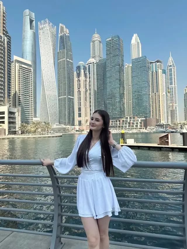 Guest by the water in Dubai Marina