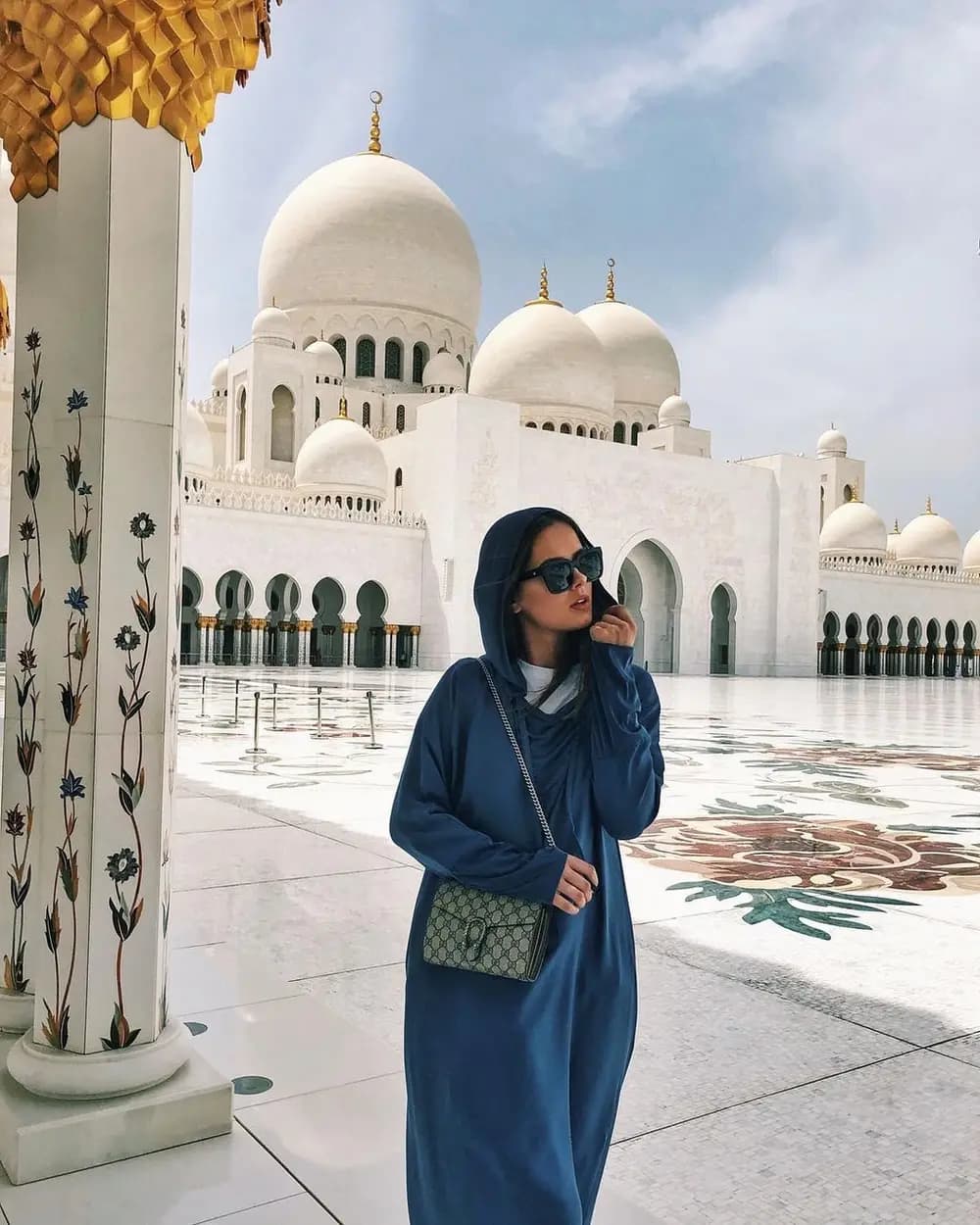 Guest visiting the Sheikh Zayed Grand Mosque